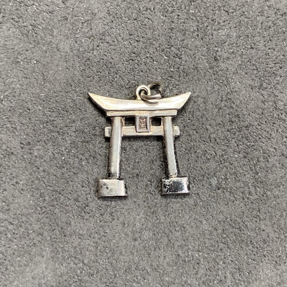 Vintage Sterling 925 Charm Japanese Torii Gate Dangle Charm Silver Pendant. 1G